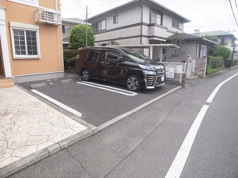 【アルバシエロVIIIの駐車場】