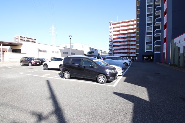 【コンダクト福岡東の駐車場】