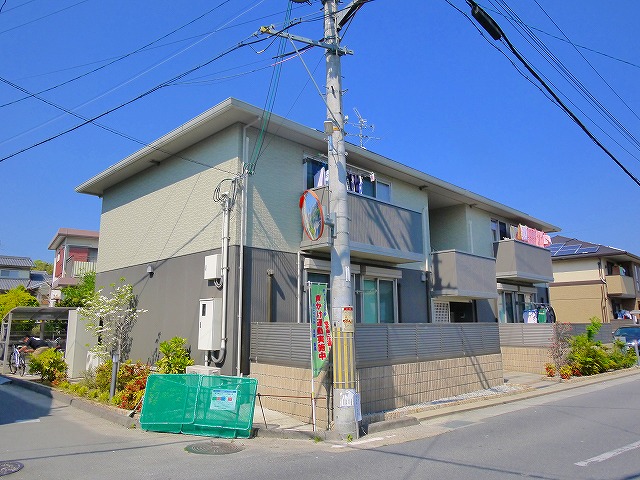 奈良市七条のアパートの建物外観