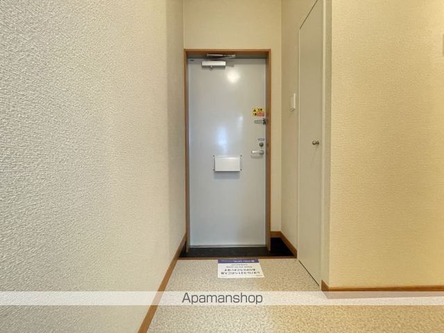 レオパレス金堀16の玄関写真