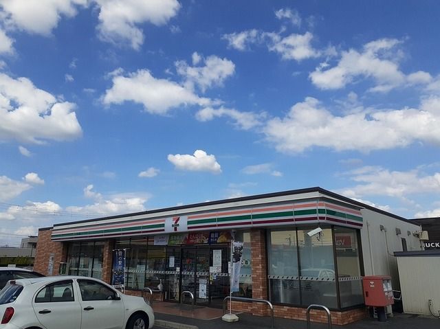 コンビニ　セブンイレブン（コンビニ）まで750m