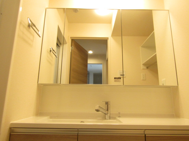 洗面設備　※同メーカー別物件の写真です。