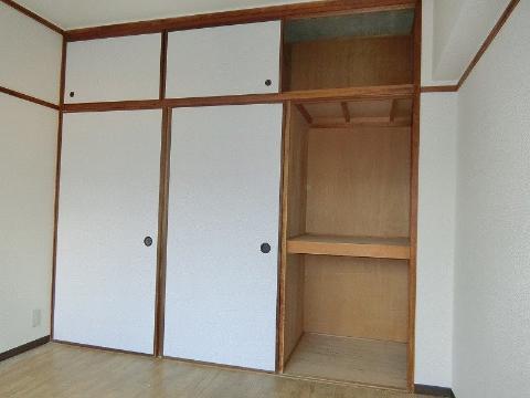 収納　洋室１収納（開）
