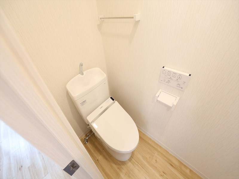 トイレ　温水洗浄暖房便座付トイレ