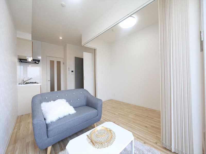 居室・リビング　ＤＫ7.48帖　洋室3.39帖　つなげても仕切っても使えます