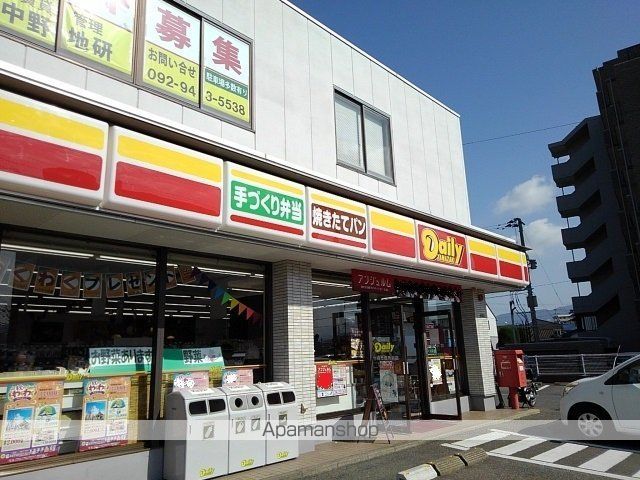 コンビニ　デイリー（コンビニ）まで650m