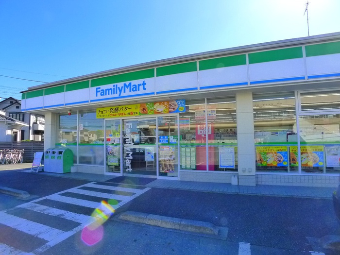 コンビニ　ファミリーマート（コンビニ）まで80m
