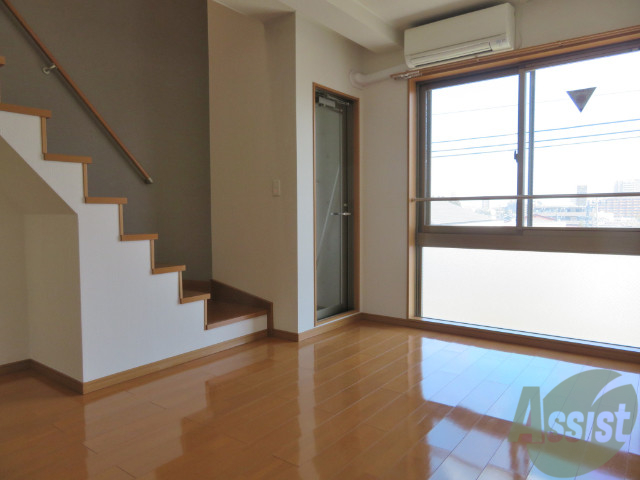 居室・リビング　陽の光が差し込む明るいお部屋は気持がいいですね。