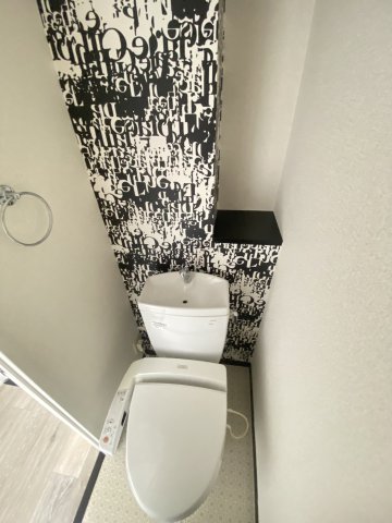 トイレ　※写真は同じマンションの違う部屋のものです(反転タイプ)