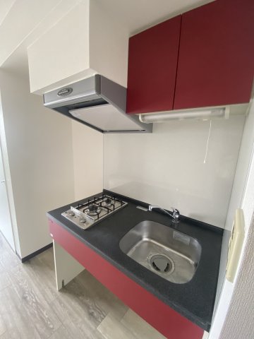 キッチン　※写真は同じマンションの違う部屋のものです(反転タイプ)