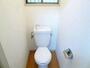 トイレ　トイレには窓があって明るいです