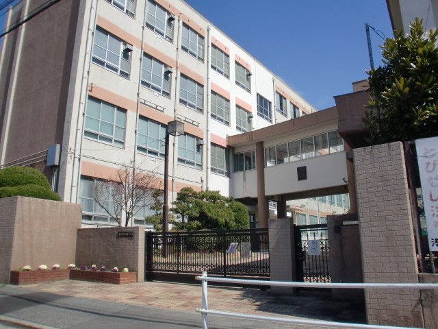 その他　名古屋市立港西小学校（その他）まで593m