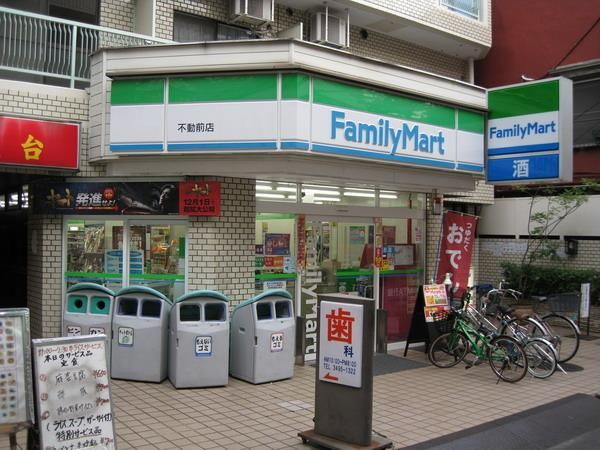 コンビニ　（参考）ファミリーマート（コンビニ）まで176m