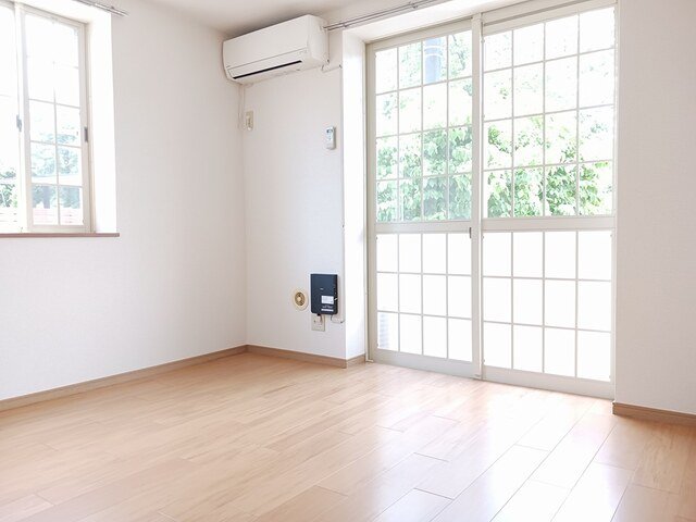 居室・リビング　明るい色調の室内です