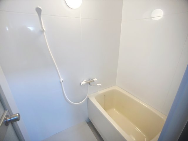 バス・シャワールーム　掲載写真は空室の別部屋を掲載しております。実際のお部屋と仕様
