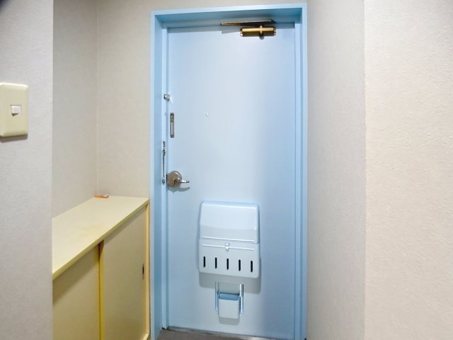 玄関　掲載写真は空室の別部屋を掲載しております。実際のお部屋と仕様
