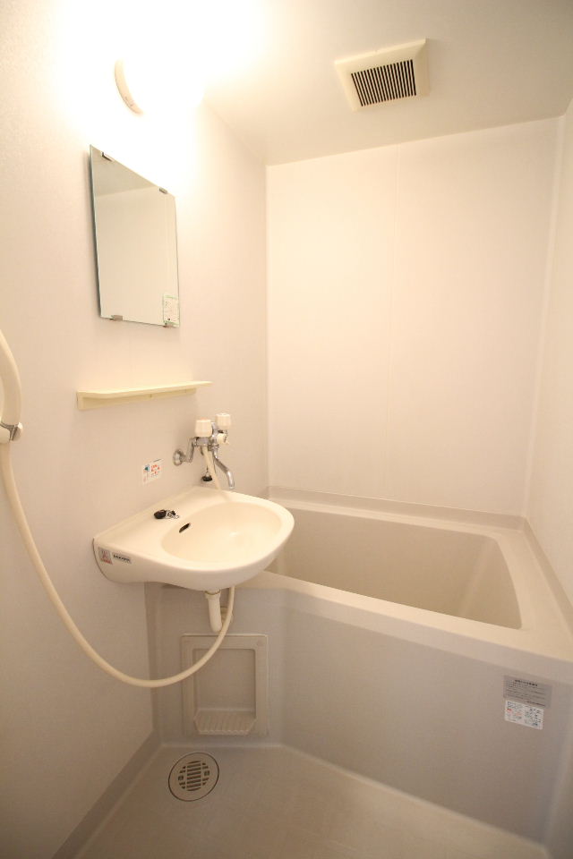 バス・シャワールーム　給湯・バストイレ別