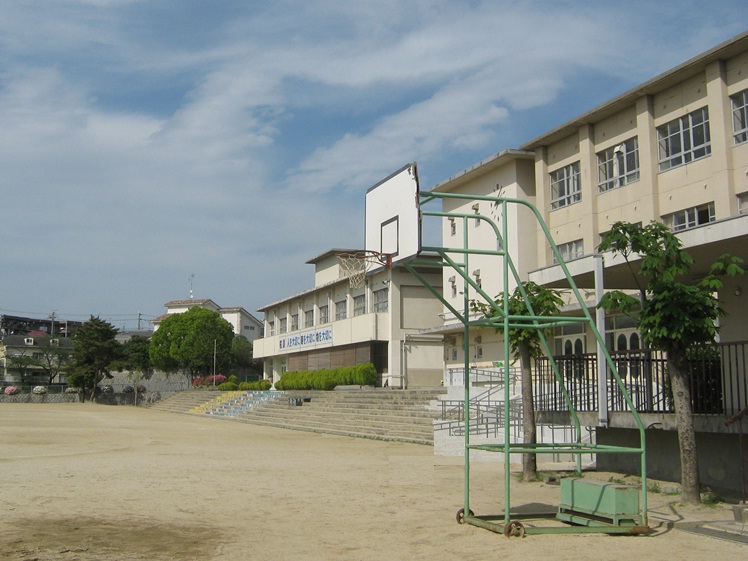 【清水谷コーポの中学校】