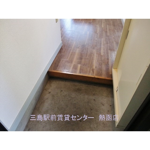 【室野コーポの玄関】
