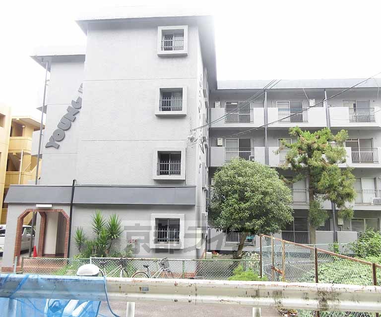 京都市山科区小山西御所町のマンションの建物外観