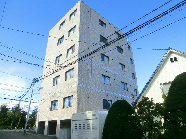 コンフォール札幌の建物外観