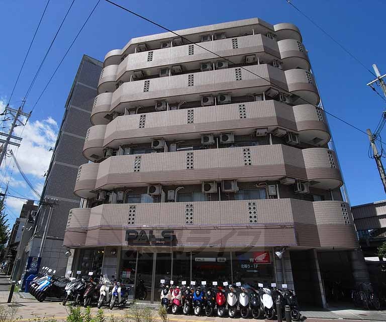 京都市南区東九条上御霊町のマンションの建物外観