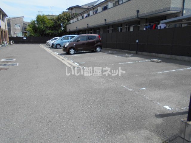 【和歌山市太田のアパートの駐車場】