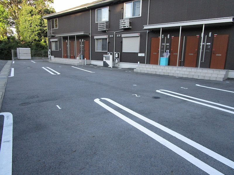 【Colina Squareの駐車場】