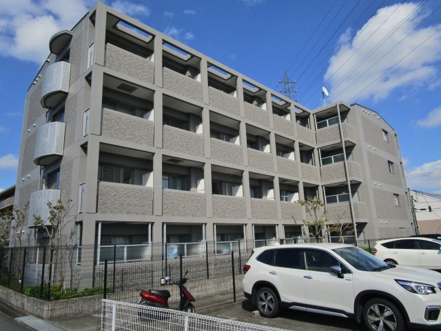 三田市横山町のマンションの建物外観