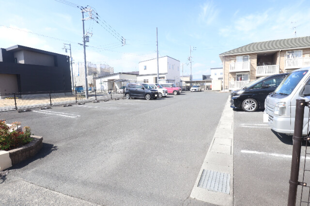 【倉敷市連島町鶴新田のアパートの駐車場】