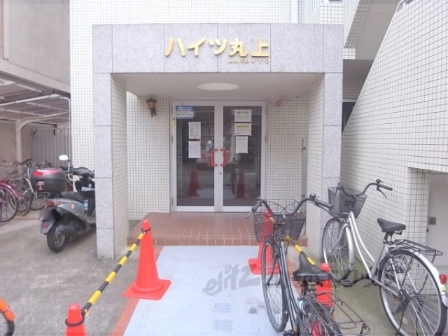 【京都市上京区玉屋町のマンションのエントランス】