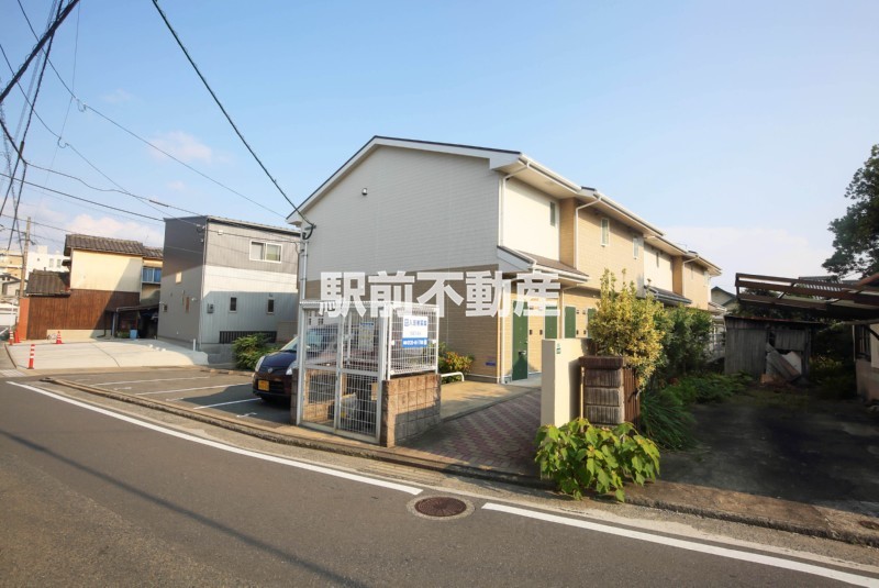 福岡市東区土井のアパートの建物外観