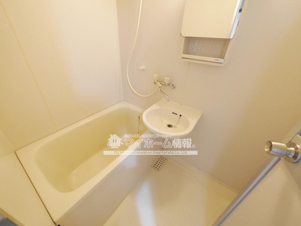 バス・シャワールーム　※内観写真は同タイプのものを引用しており、内装が異なる場合が