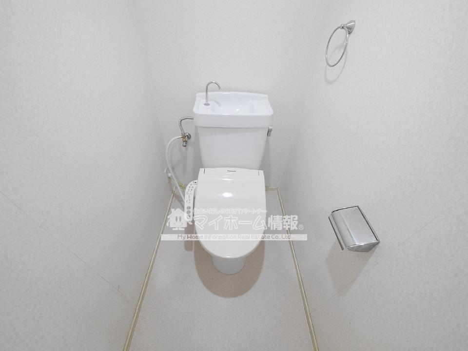 トイレ　※内観写真は同タイプのものを引用しており、内装が異なる場合が