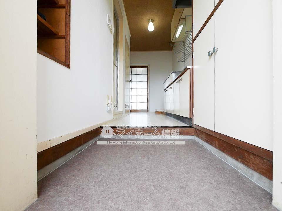 玄関　※内観写真は同タイプのものを引用しており、内装が異なる場合が