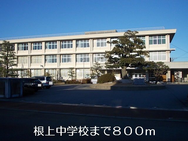 【能美市中町のアパートの中学校】