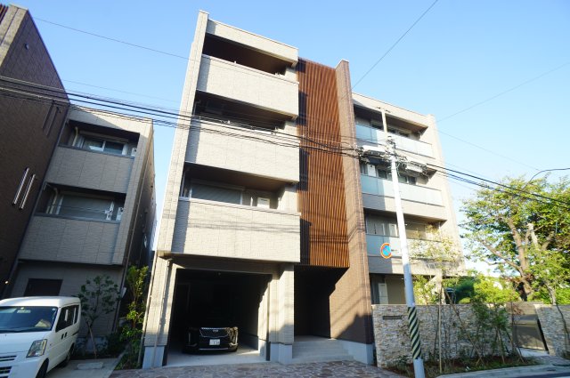 【Ｎｉｓｈｉｓａｎ　Ｒｅｓｉｄｅｎｃｅの建物外観】