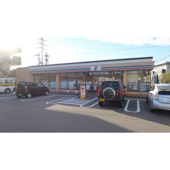 コンビニ　セブンイレブン野々市扇が丘店（コンビニ）まで549m