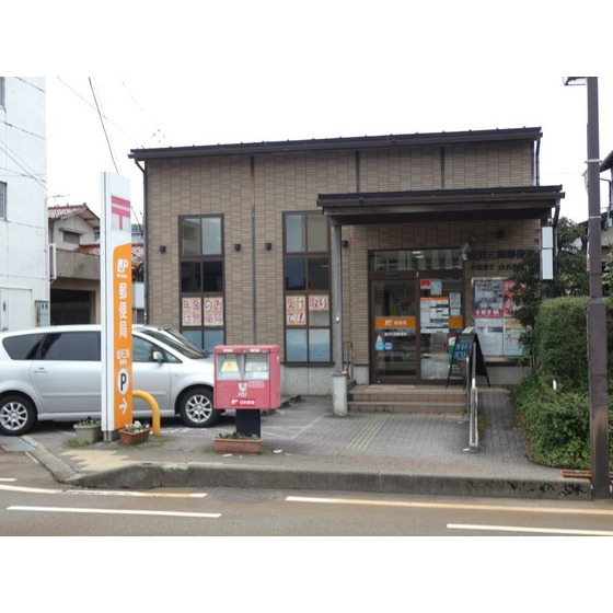 郵便局　金沢三馬郵便局（郵便局）まで446m