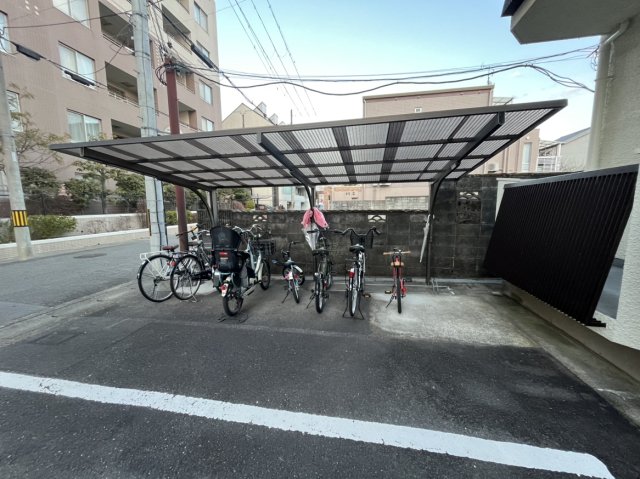 【コーポ有栖川の駐車場】