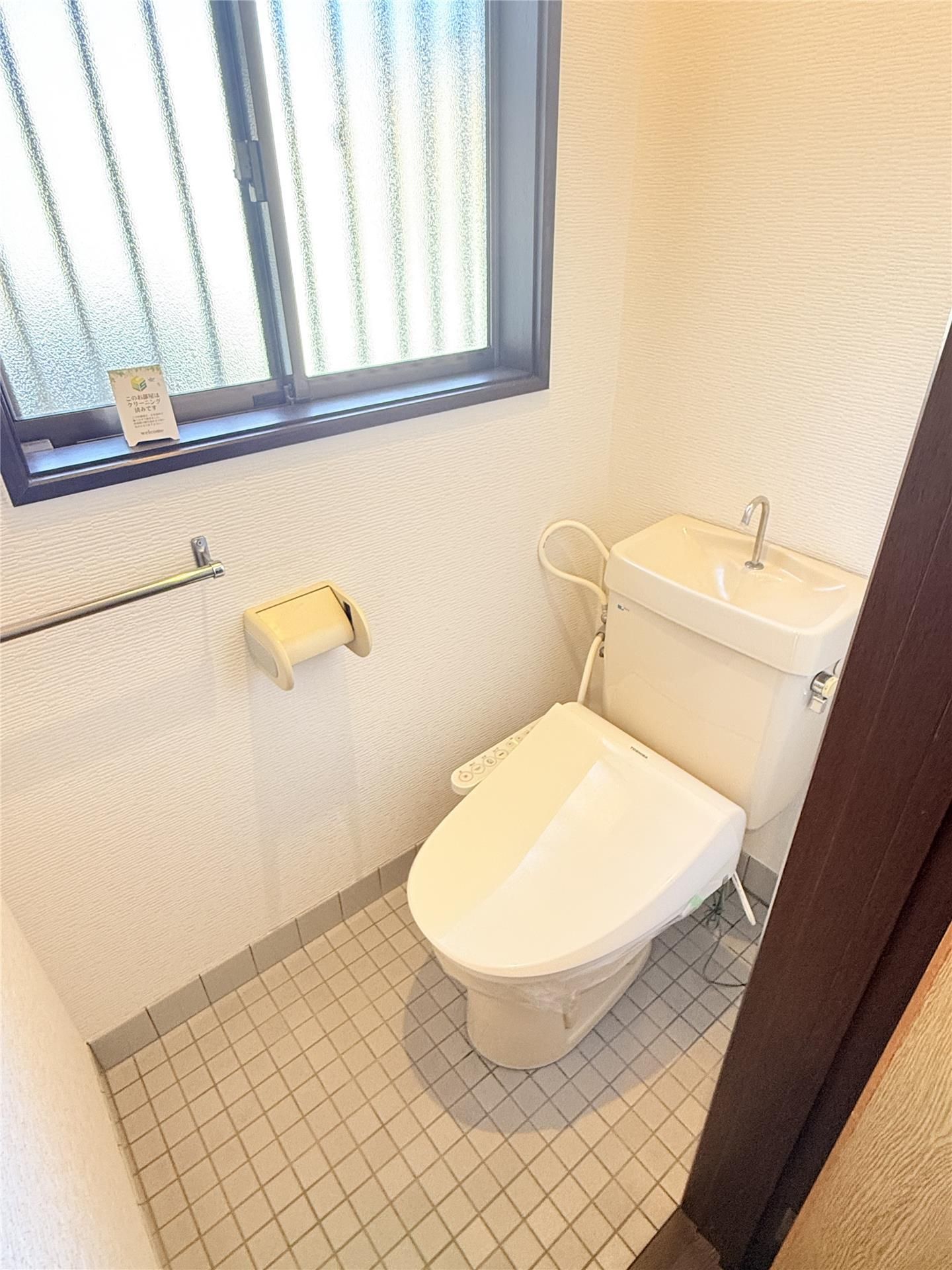 トイレ　温水洗浄便座