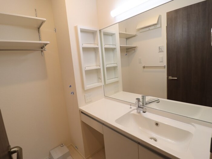 洗面設備　ワイドカウンター洗髪洗面化粧台