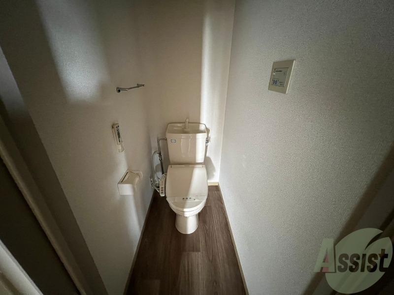 トイレ　温水洗浄便座付きのトイレは、使用しやすくうれしいですね。