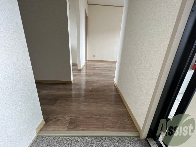 玄関　シンプルな内装でまとまりがあり清潔感がありますね。