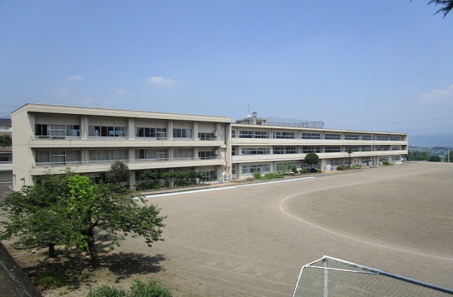 中学校　渋川市立金島中学校（中学校）まで338m