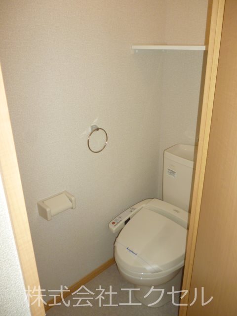 トイレ　ウォシュレット付のトイレです。