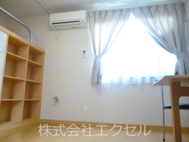 居室・リビング　エアコン付きです。