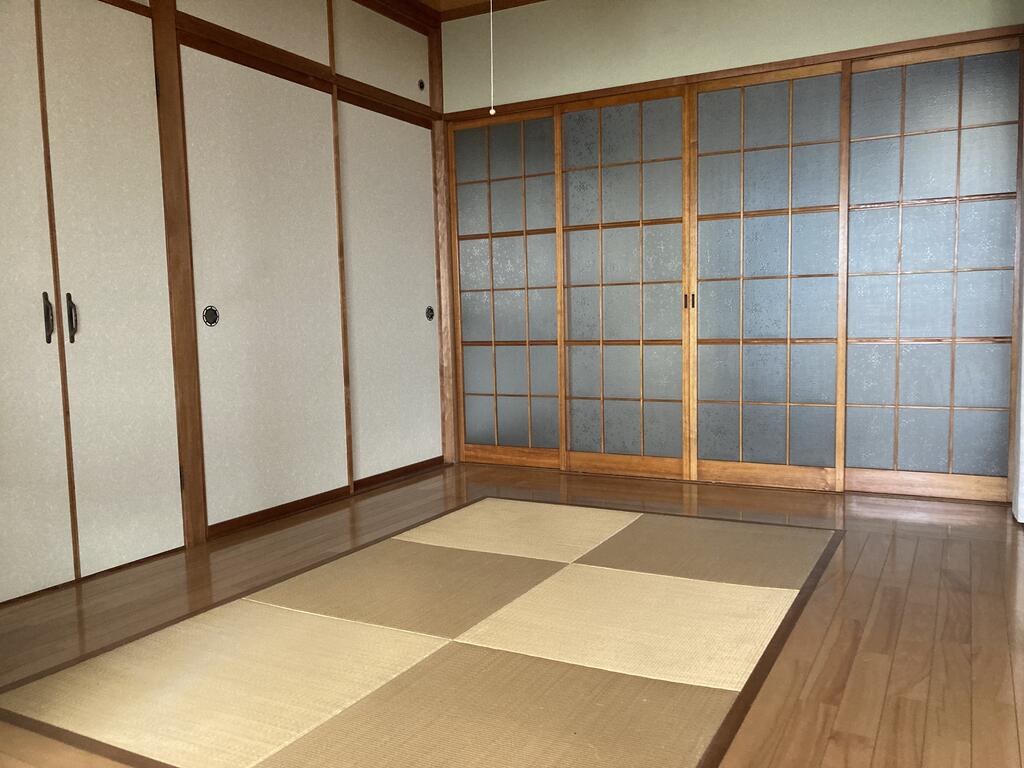 第二信善ビルの居間写真