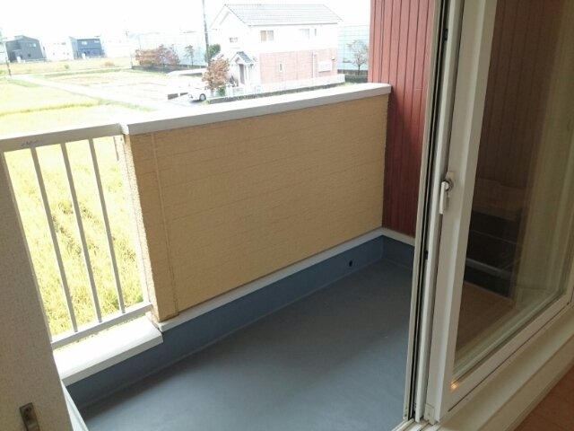 バルコニー　暖かな日差しのふりそそぐバルコニー