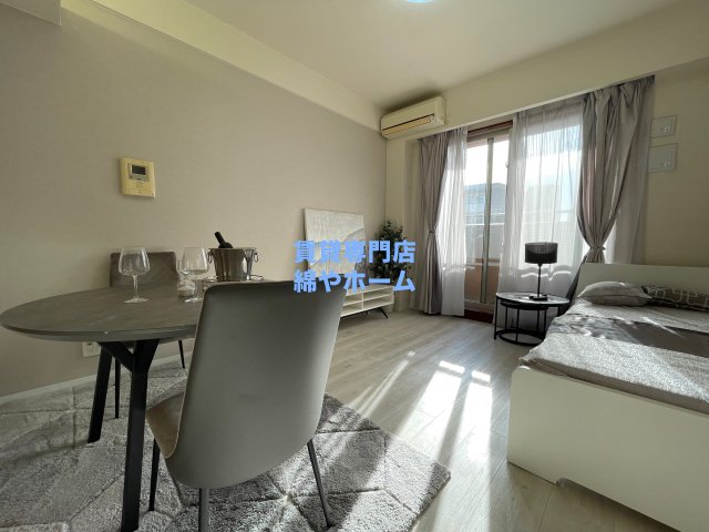 居室・リビング　こちらのリビングで趣味の時間をお楽しみください